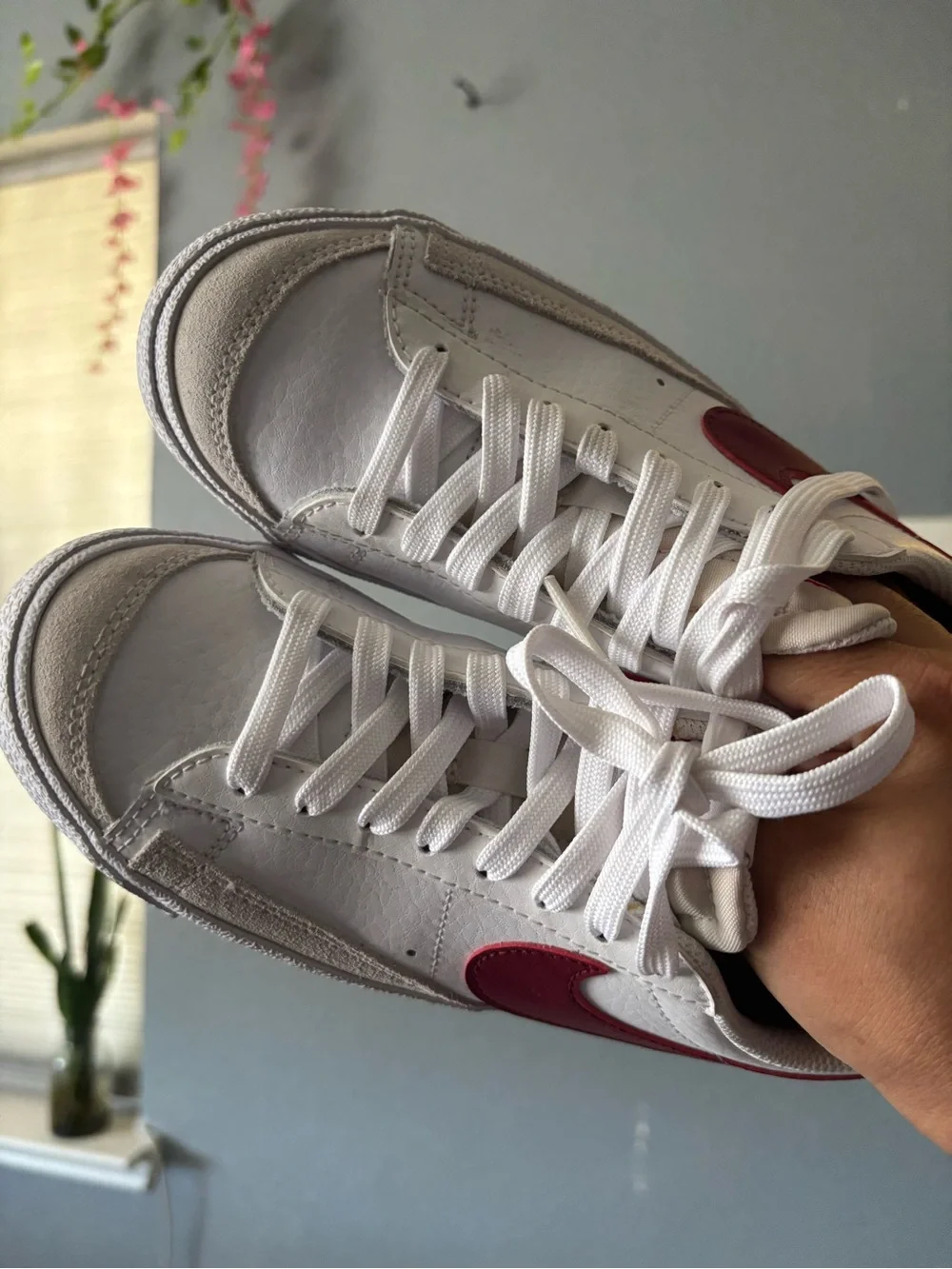 Nike Youth White & Red Low-Top Sneakers – Size 3.5Y